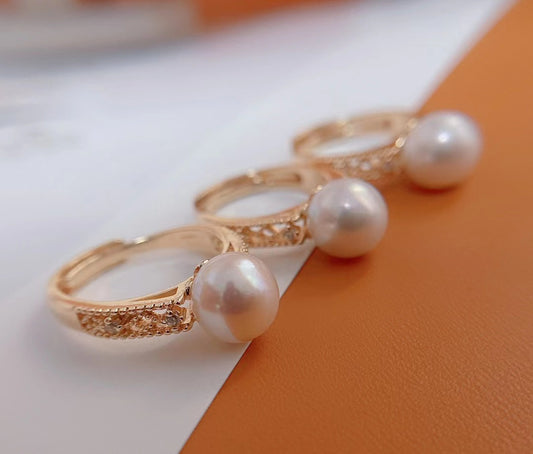Vintage Women's Pearl Ring Round